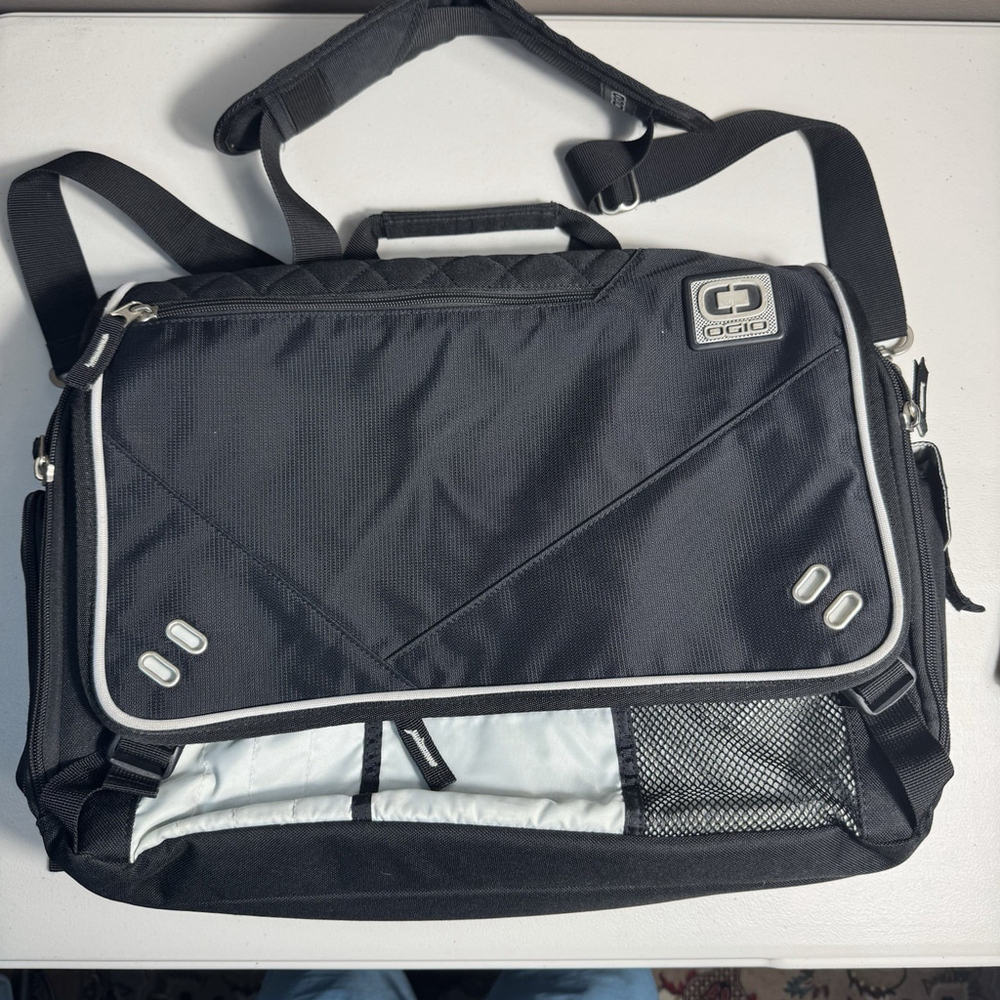 Ogio Street Laptop Messenger Bag Black Nylon Padded #03507